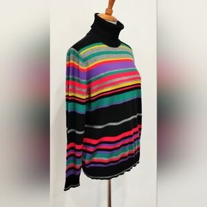 VIBRANT STRIPES TURTLE NECK